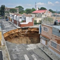 Гватемальские «черные дыры» поглощают дома