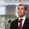 Медведев: РФ мешают коррупция и централизация, но победить их можно