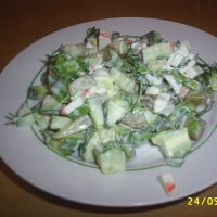 Салат из крабовых палочек со свежими огурцами